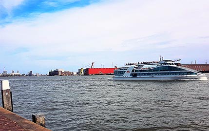 Eine Hafenrundfahrt in Rotterdam mit einem Schiff von Spido